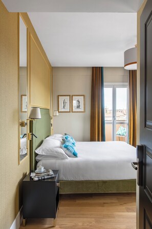 Executive Double Room, Balcony, City View | Pillowtop beds, minibar, in-room safe, desk - Hotel Adriano Rooftop (Rome)