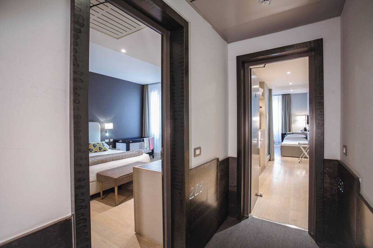 Connecting Room | Premium bedding, down comforters, pillowtop beds, minibar