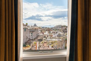 Executive Suite, Balcony, City View | Pillowtop beds, minibar, in-room safe, desk - Hotel Adriano Rooftop (Rome)
