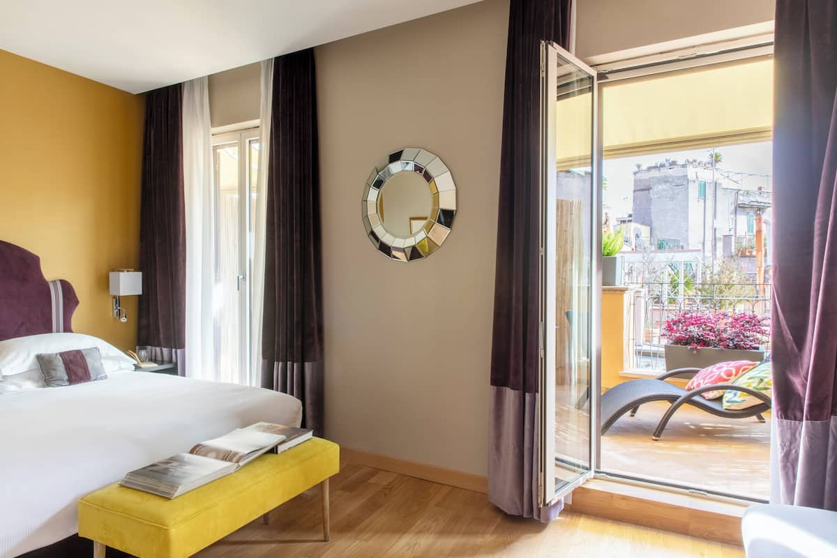 Premium bedding, down comforters, pillowtop beds, minibar