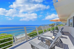 Peaceful Ocean Front King Room with Balcony Space | Balcony