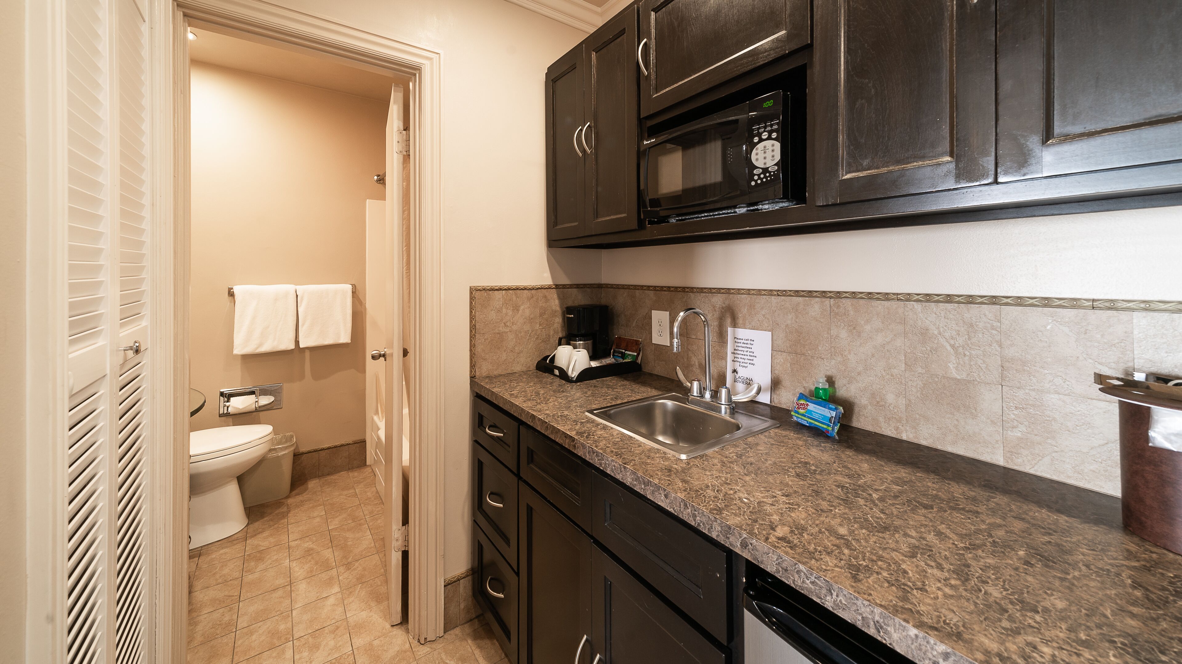 premium studio suite, balcony, beach view | private kitchen | mini-fridge