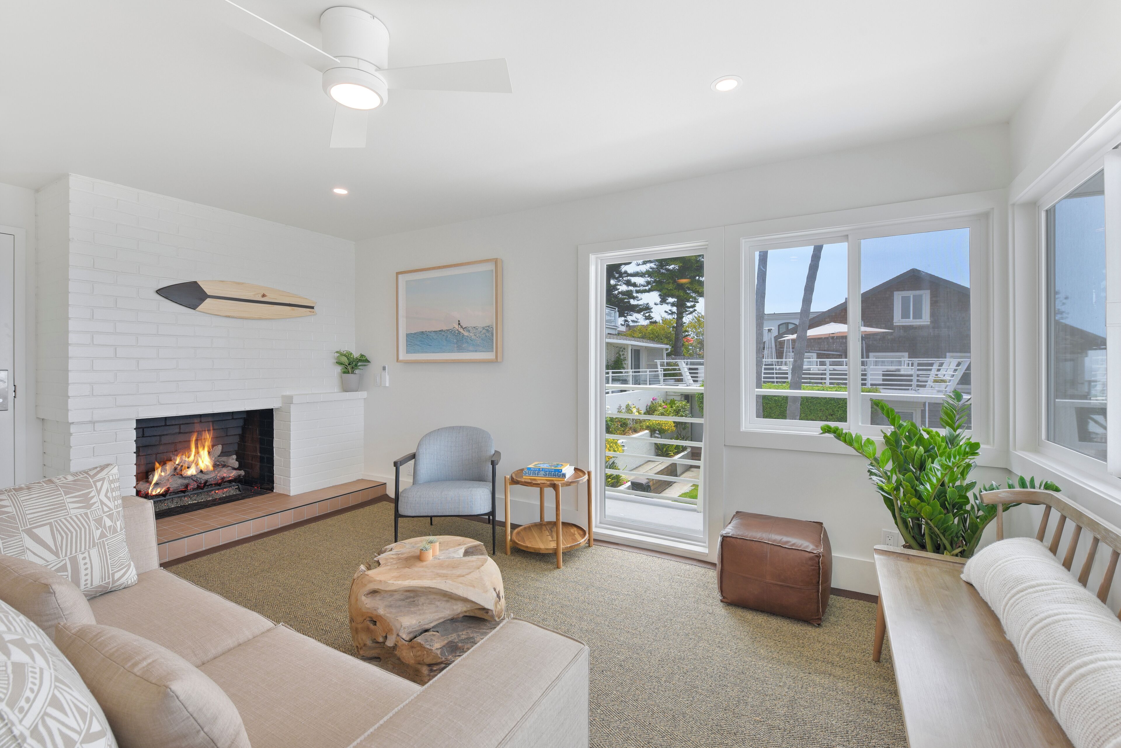 premium suite, 1 bedroom, balcony, ocean view | living room | books