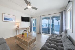 Suite, 1 habitación, vistas al mar | Ropa de cama de alta calidad, colchones viscoelásticos, caja fuerte
