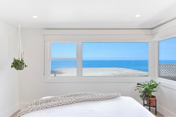 Peaceful Ocean View King Room | Premium bedding, memory foam beds, in-room safe, iron/ironing board at Laguna Surf Lodge by SCP Hotels