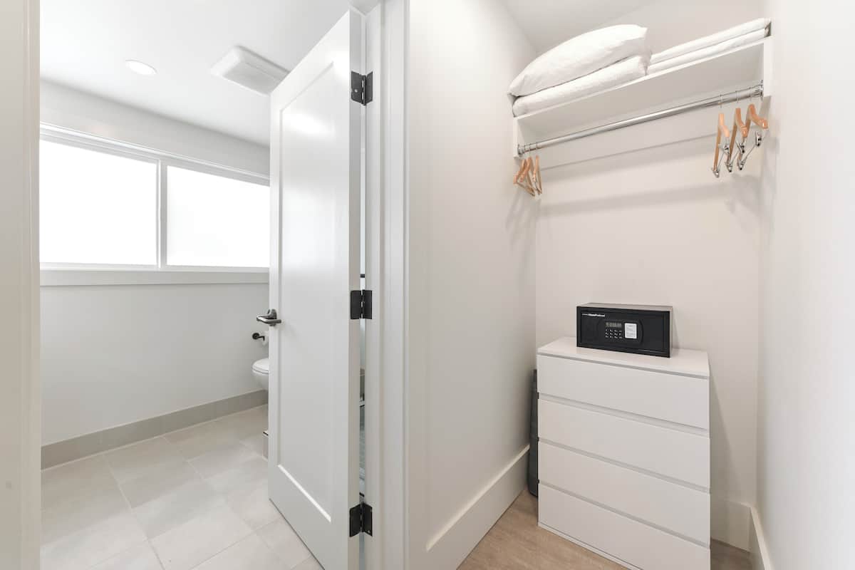 premium suite, 1 bedroom, balcony, ocean view | safe