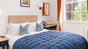 Minibar, individually decorated, desk, iron/ironing board - Rodney Hotel (Bristol)