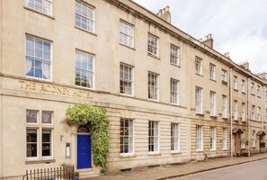 Front of property - Rodney Hotel (Bristol)
