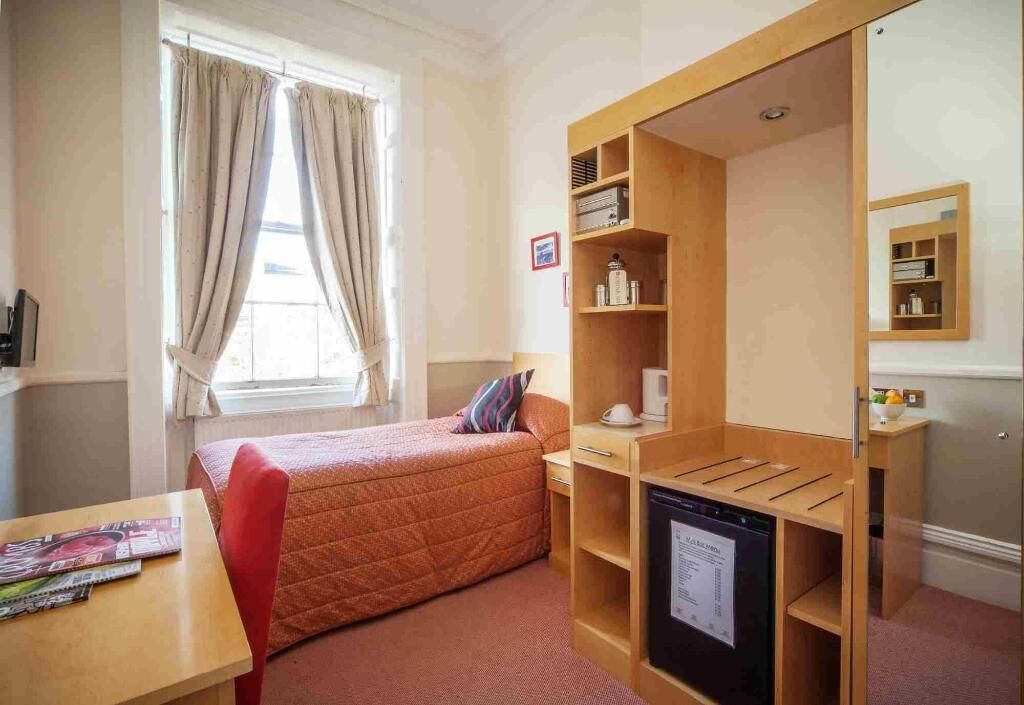 Minibar, individually decorated, desk, iron/ironing board
