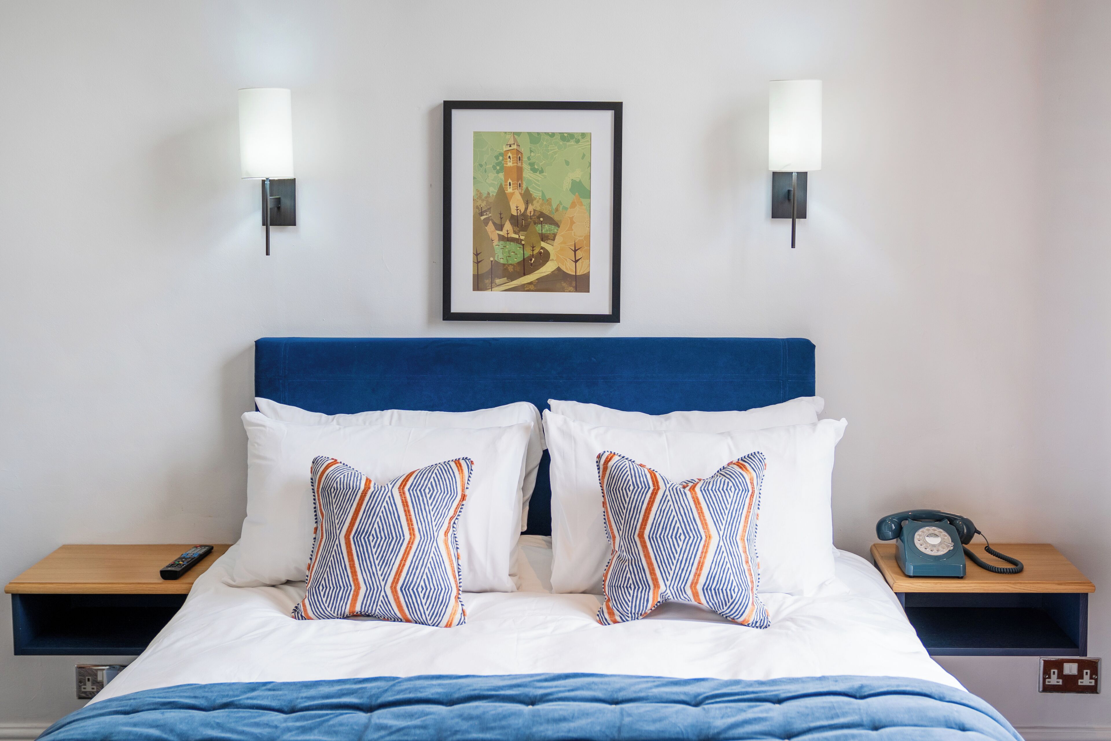 Dobbeltrom | Minibar, individuelt dekorert, skrivebord og strykejern/-brett