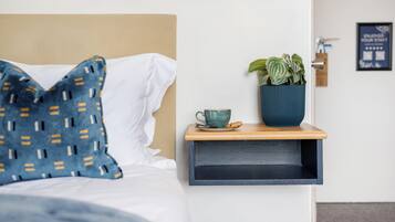 Single Room | Minibar, individually decorated, desk, iron/ironing board