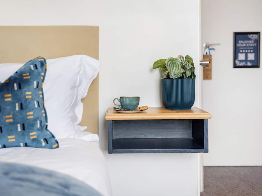 Minibar, escritorio, tabla de planchar con plancha y wifi gratis