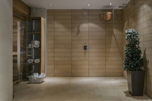 Soins corporels, soins d'aromathérapie, massages aux pierres chaudes