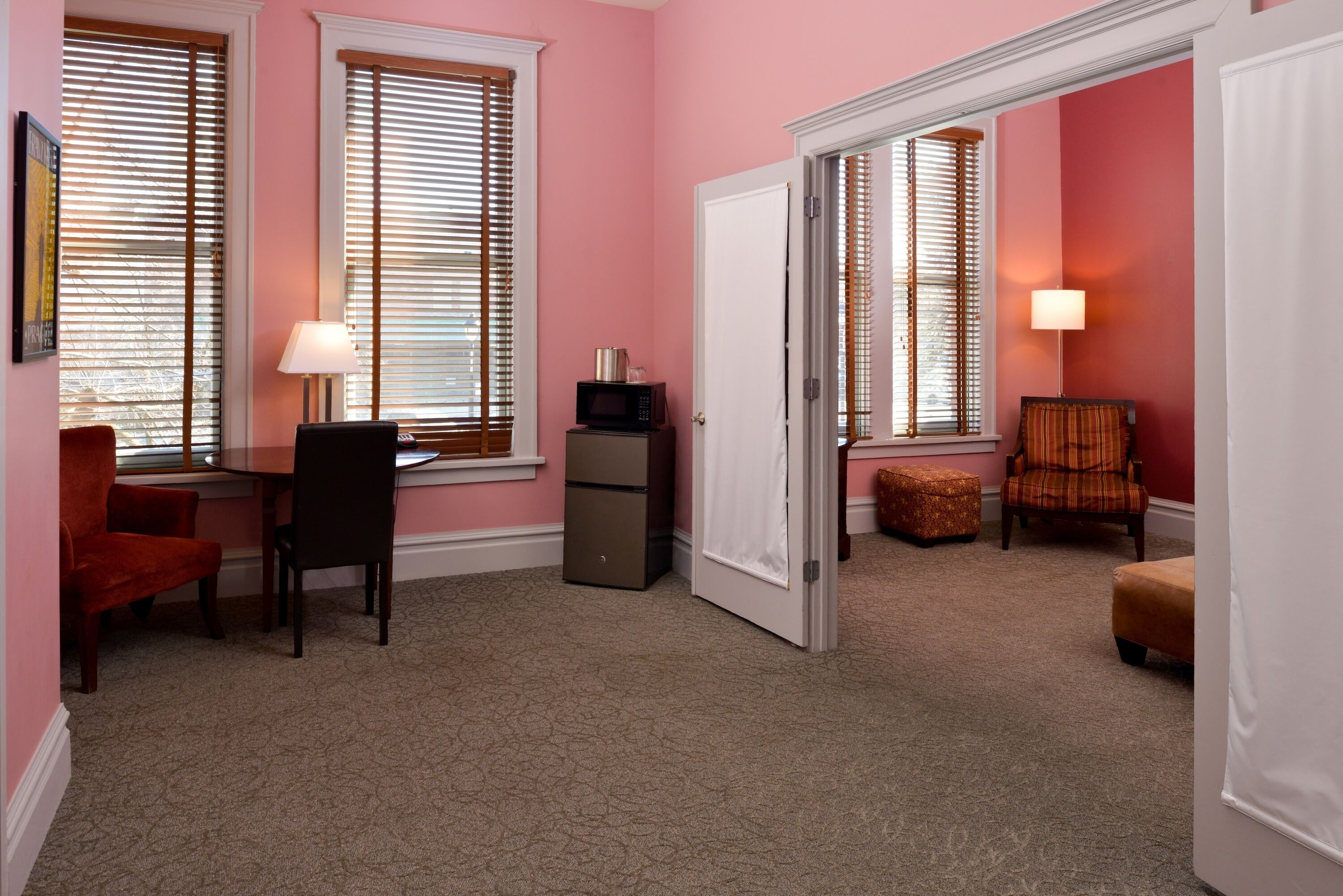 Photo - Montvale Hotel