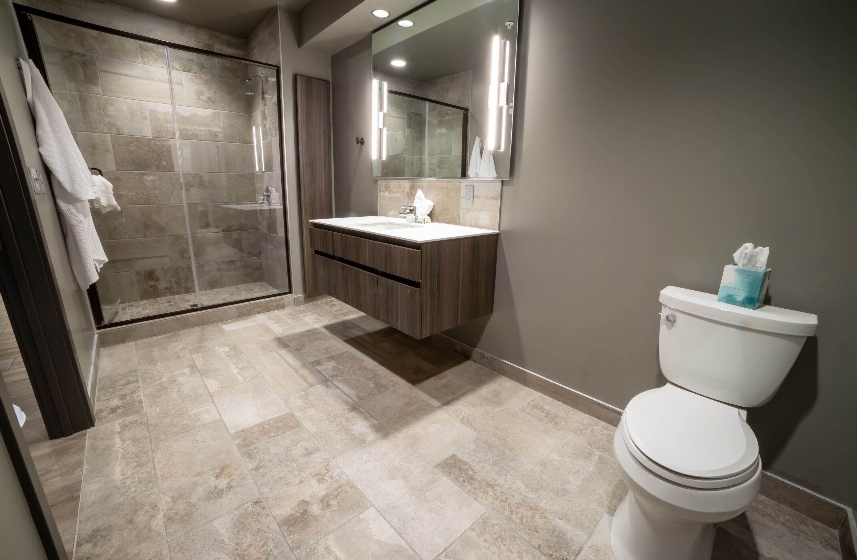 montvale signature suite | bathroom | free toiletries, hair dryer, towels, soap