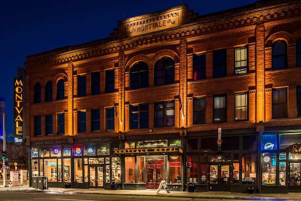 Fachada del alojamiento - Noche