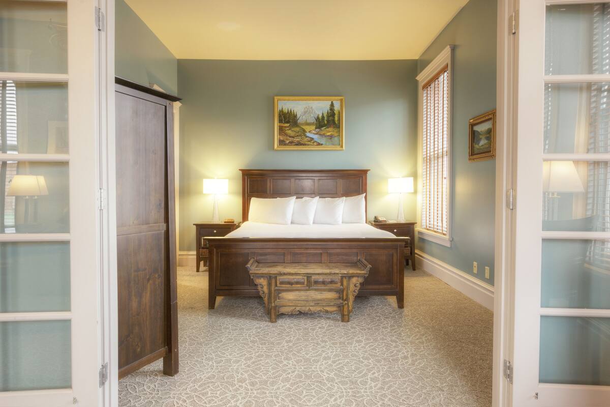 Premium bedding, pillow-top beds, in-room safe, desk