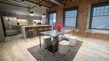 Suite – premier (Montvale) | Oppholdsområde | TV