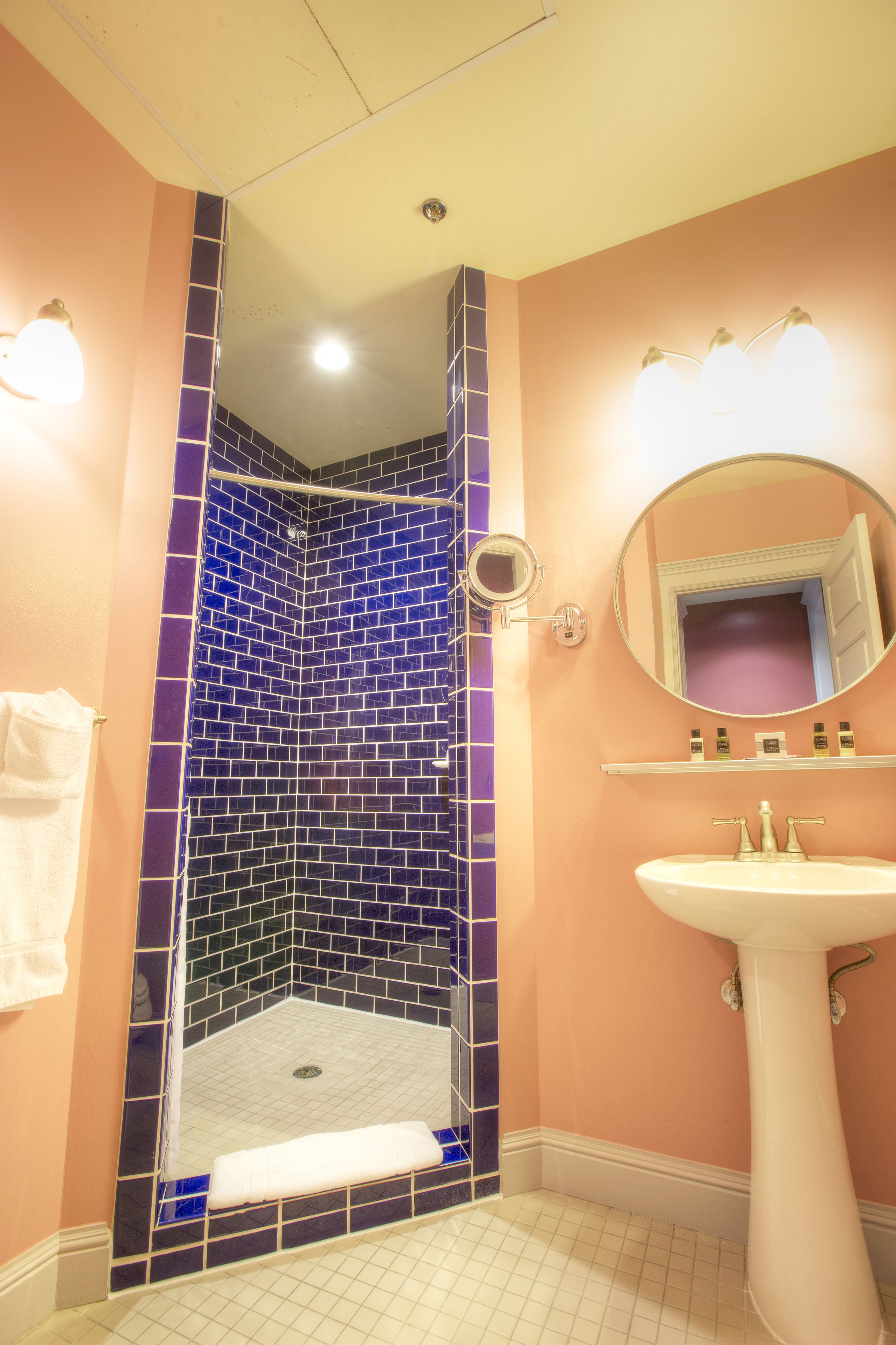 premium bedding, pillow-top beds, in-room safe, desk