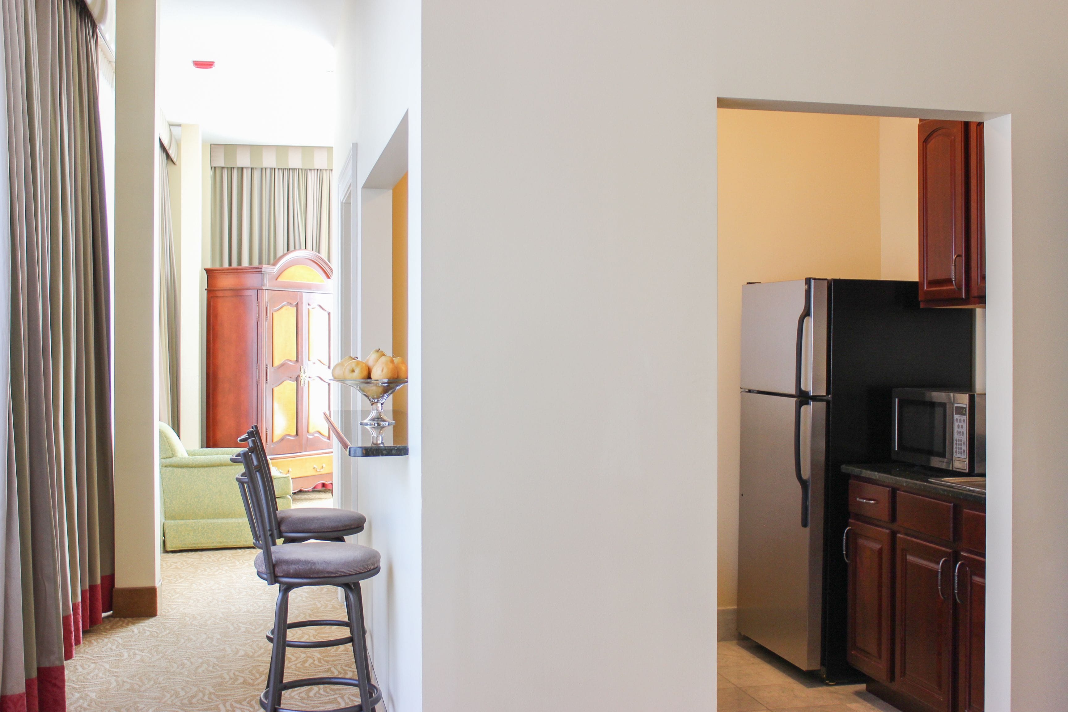 presidential suite, 1 king bed | premium bedding, pillow-top beds, in-room safe, desk