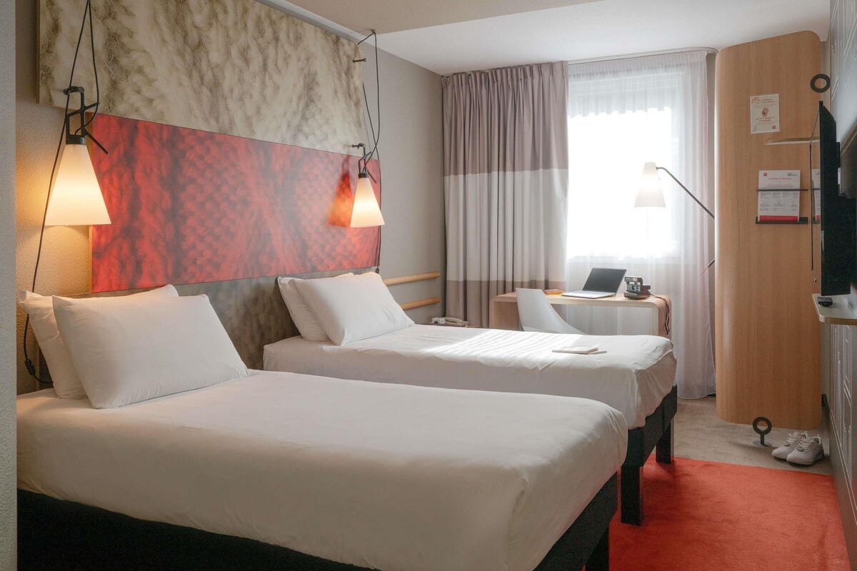 Standard Twin Room, 2 Twin Beds | Pillowtop beds, desk, blackout drapes, soundproofing