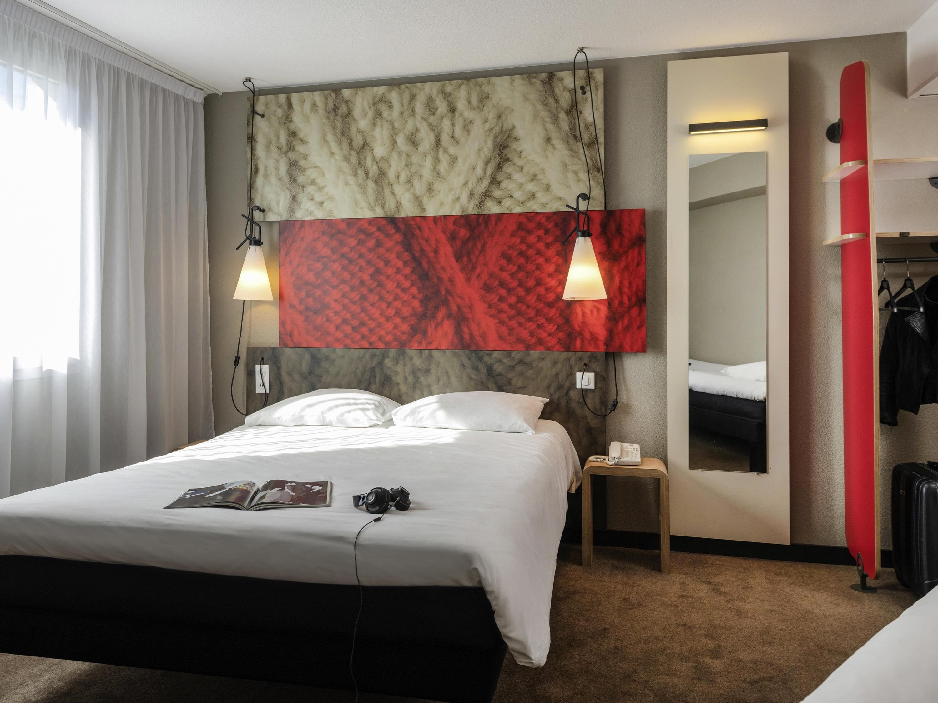 Standaard kamer, meerdere bedden | Pillowtop-bedden, een bureau, verduisterende gordijnen