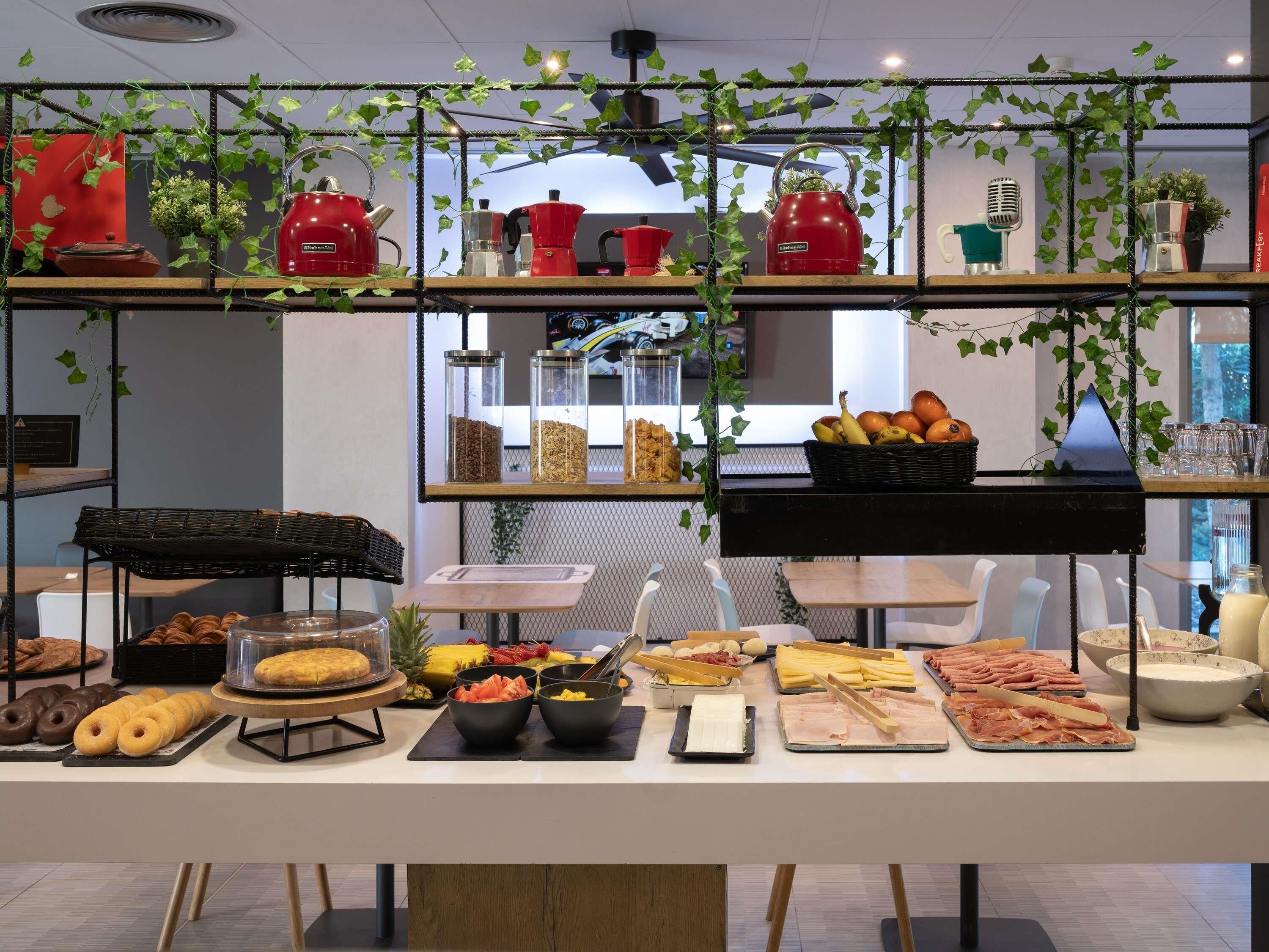 매일 뷔페 아침 식사(1인당 EUR 9.90)