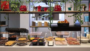 Esmorzar diari d'estil bufet (9.90 EUR per persona)