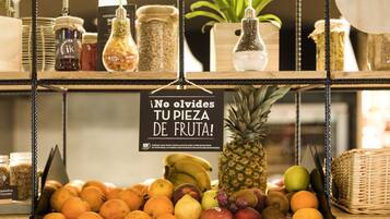 Dagelijks ontbijtbuffet (EUR 9.90 per persoon)