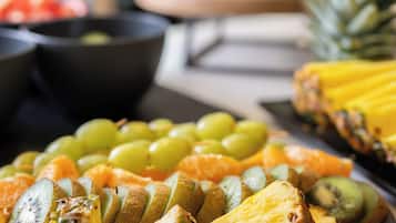 Desayuno buffet (EUR 9.90 por persona)