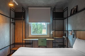 Desk, blackout curtains, soundproofing, iron/ironing board - ibis Barcelona Montmelo-Granollers (Granollers)