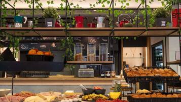 Dagelijks ontbijtbuffet (EUR 9.90 per persoon)