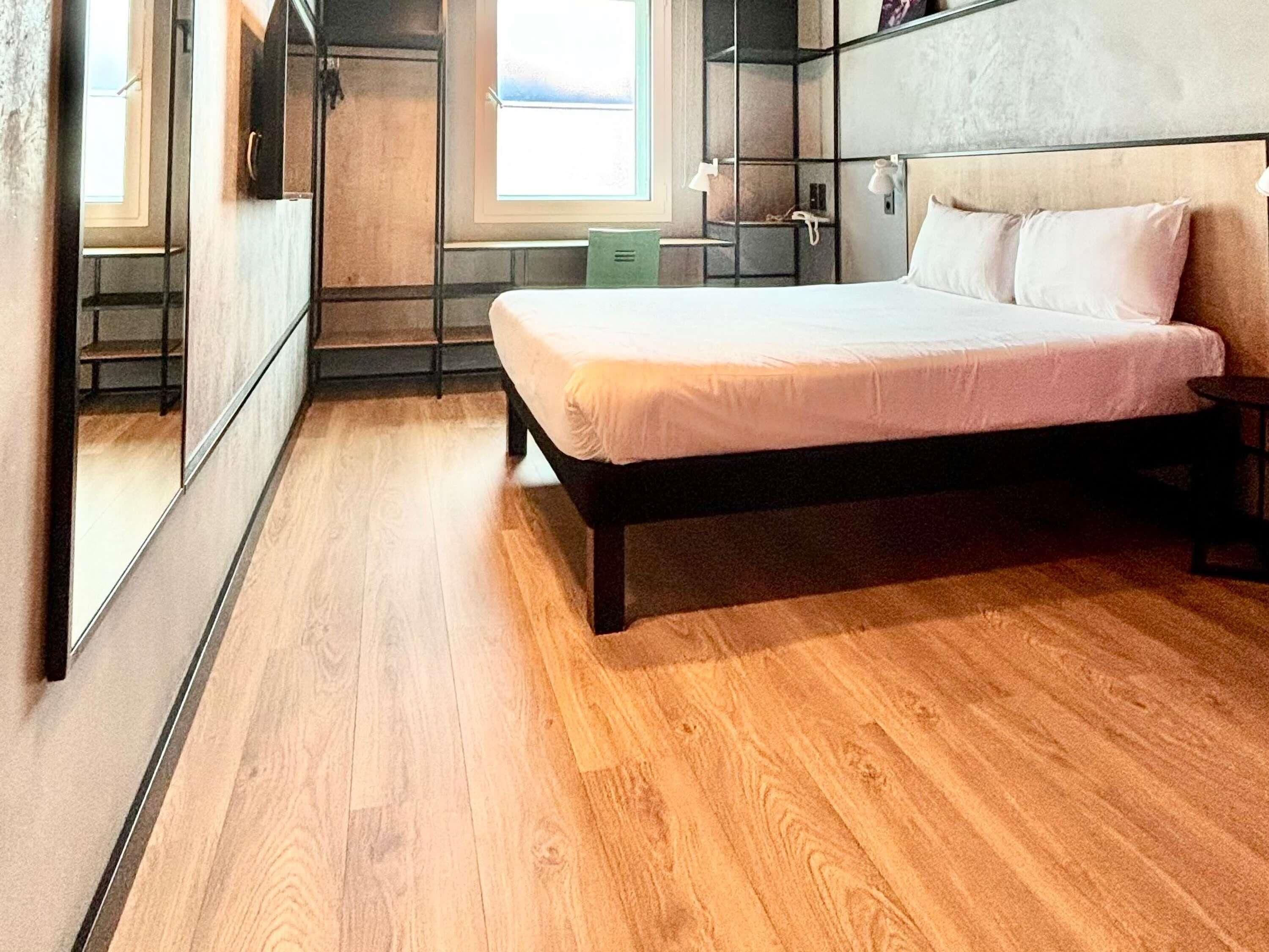 standard double room, 1 double bed | desk, blackout curtains, soundproofing, iron/ironing board