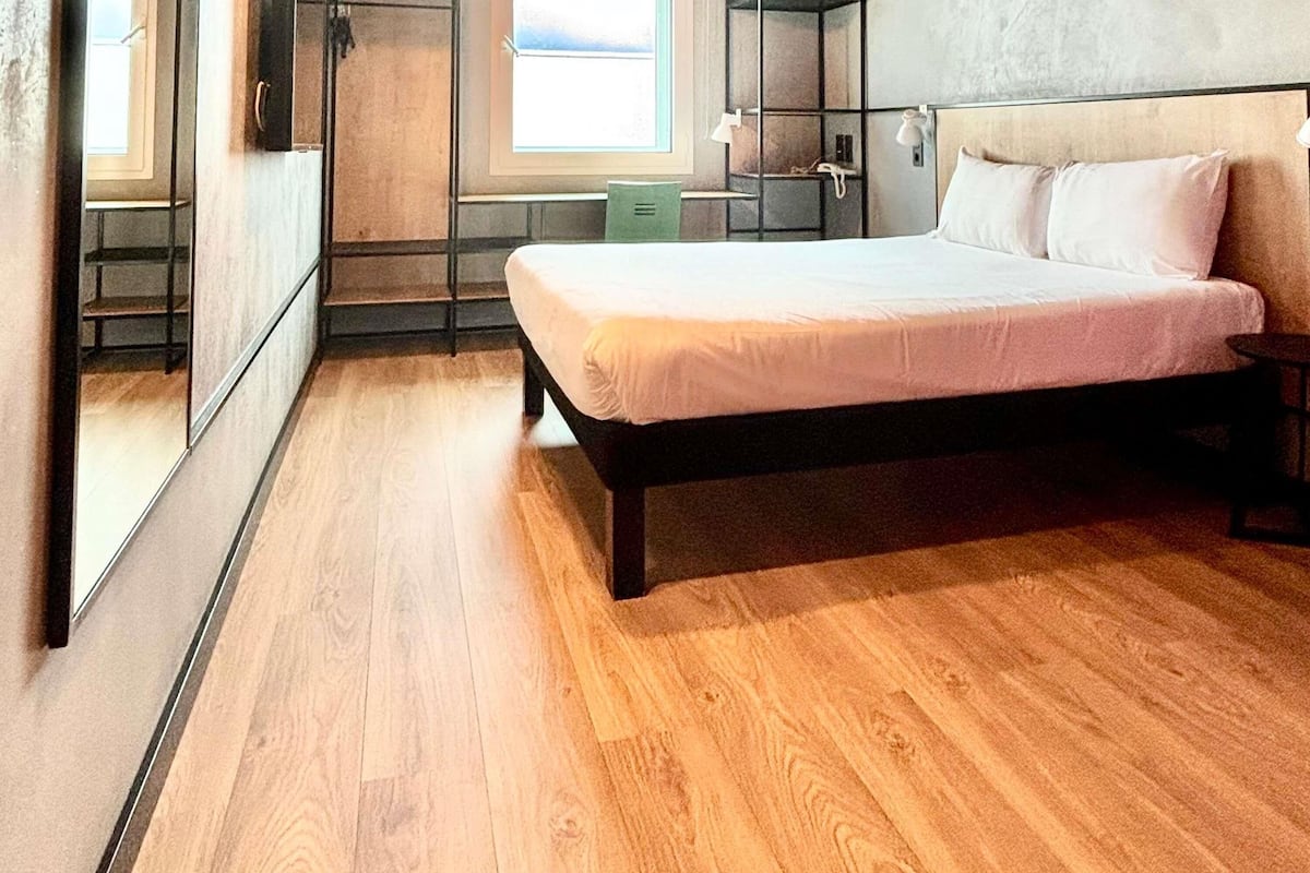 standard double room, 1 double bed | desk, blackout curtains, soundproofing, iron/ironing board