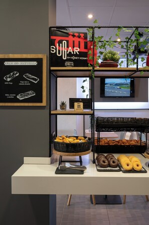Daily buffet breakfast for a fee - ibis Barcelona Montmelo-Granollers (Granollers)