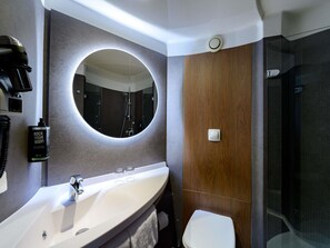 Superior Room, 1 Double Bed | Hypo-allergenic bedding, desk, blackout curtains, soundproofing - ibis Muenchen Parkstadt Schwabing (Munich)