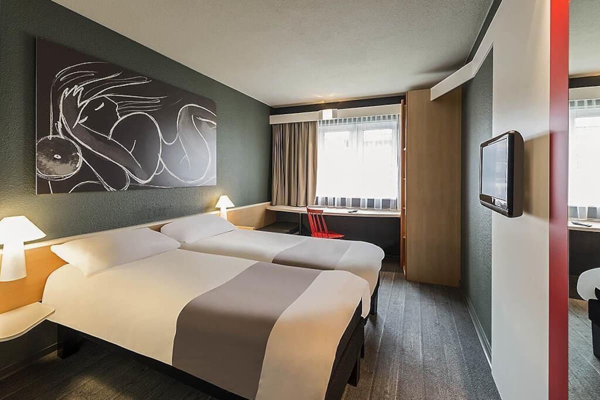 Tomannsrom – standard, 2 enkeltsenger | Allergitestet sengetøy, skrivebord, blendingsgardiner og lydisolert