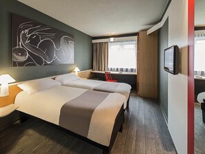 Habitación estándar con 2 camas individuales, 2 camas individuales | Ropa de cama hipoalergénica, escritorio, cortinas opacas