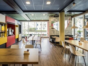 Frokostbuffé hver dag (EUR 17 per person)