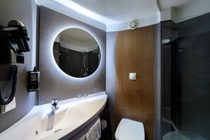 Eco-friendly toiletries, hair dryer, towels - ibis Muenchen Parkstadt Schwabing (Munich)