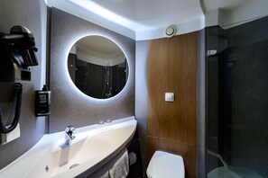 Eco-friendly toiletries, hair dryer, towels