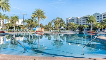 Piscine couverte, 3 piscines extérieures