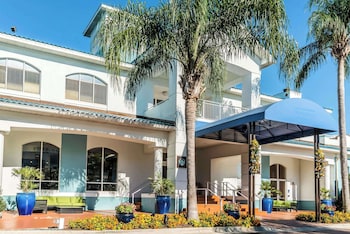 Hotel Exterior at Bluegreen Vacations Fountains, an Ascend Collection Resort