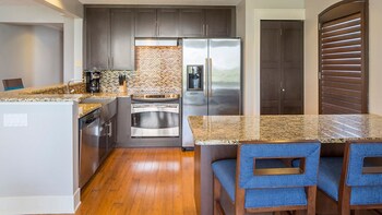 Standard Suite, 2 Bedrooms, Non Smoking | Private kitchen | Fridge, microwave, oven, stovetop at Bluegreen Vacations Fountains, an Ascend Collection Resort