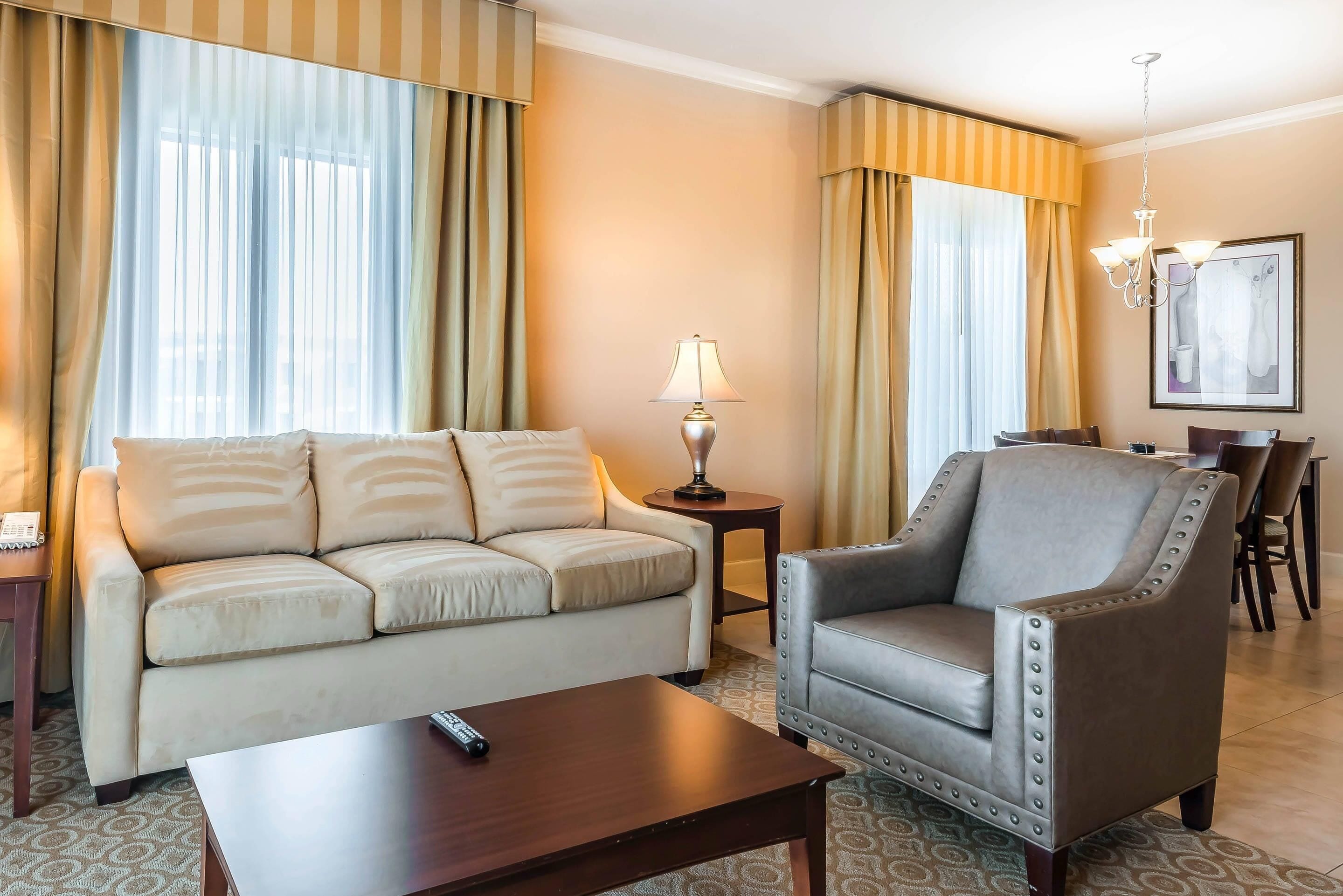 Suite, 2 Schlafzimmer, barrierefrei | Zimmersafe, Verdunkelungsvorhänge, Bügeleisen/Bügelbrett, Bettwäsche