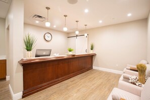 Sauna, massages aux pierres chaudes, massages des tissus profonds