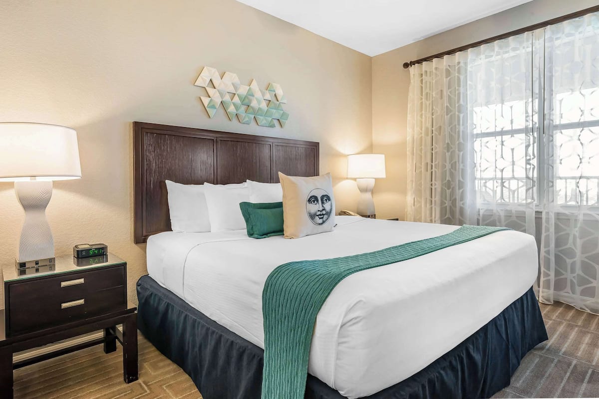 Suite, 3 Bedrooms, Non Smoking, Balcony