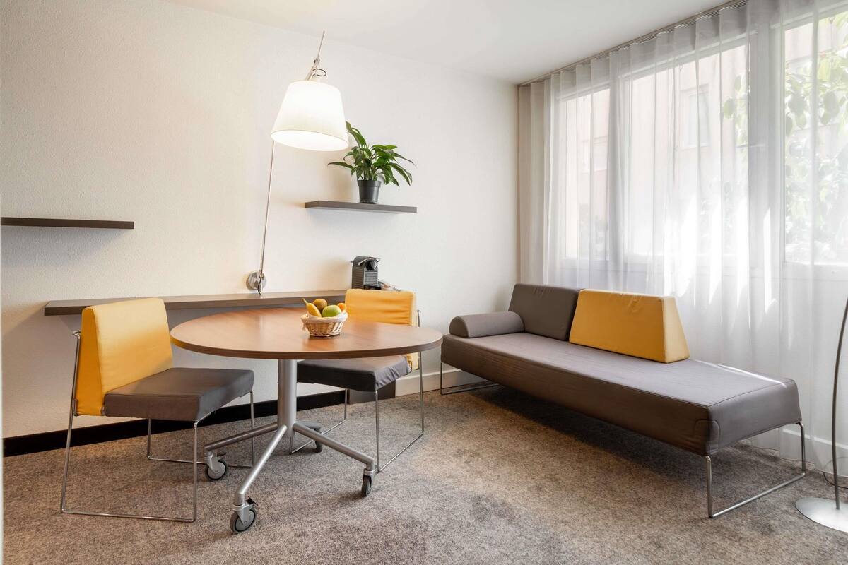 Suite Superior, 1 letto matrimoniale | Biancheria da letto di alta qualità, minibar, una cassaforte in camera