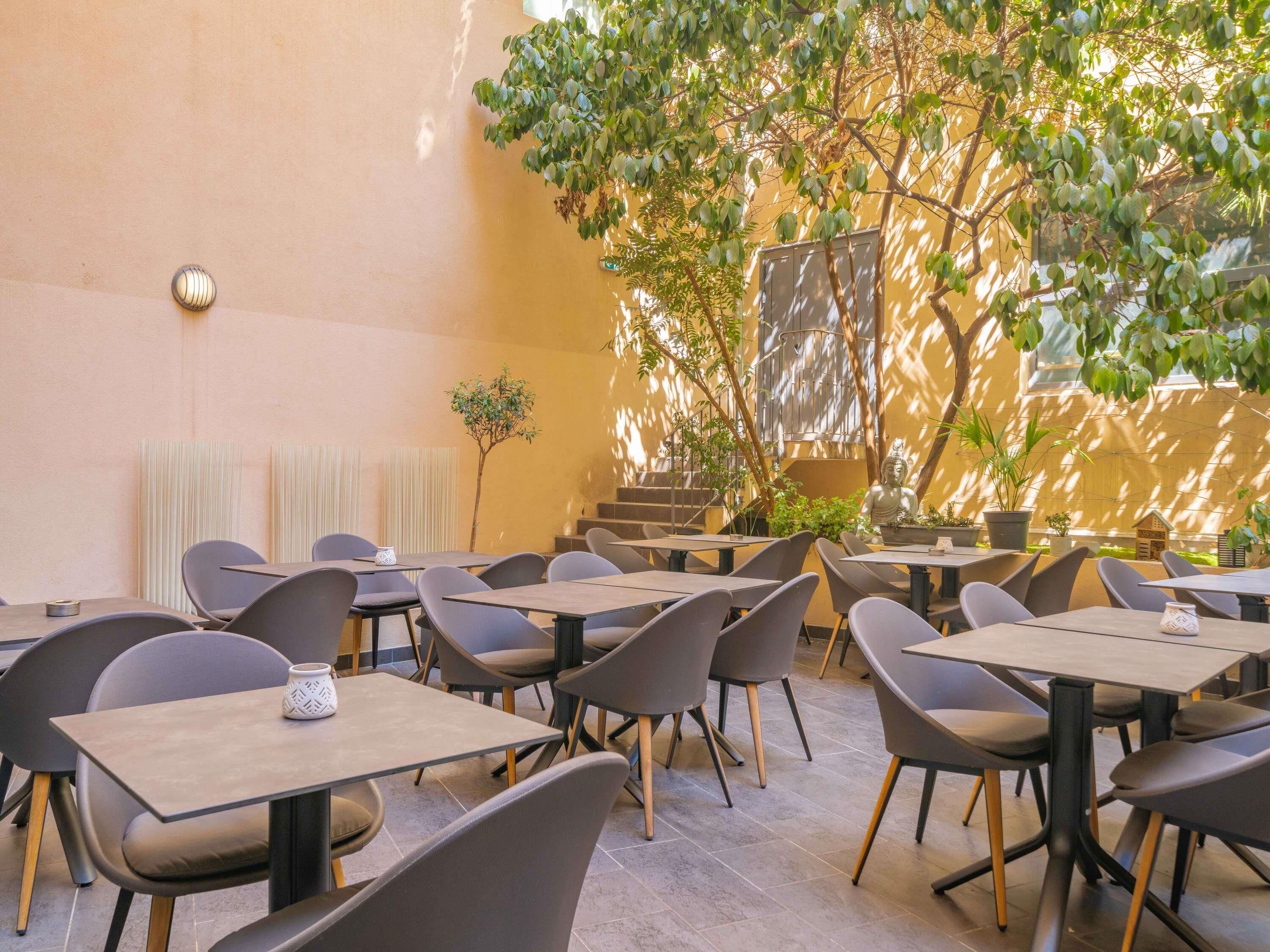 daily buffet breakfast (eur 19.90 per person)