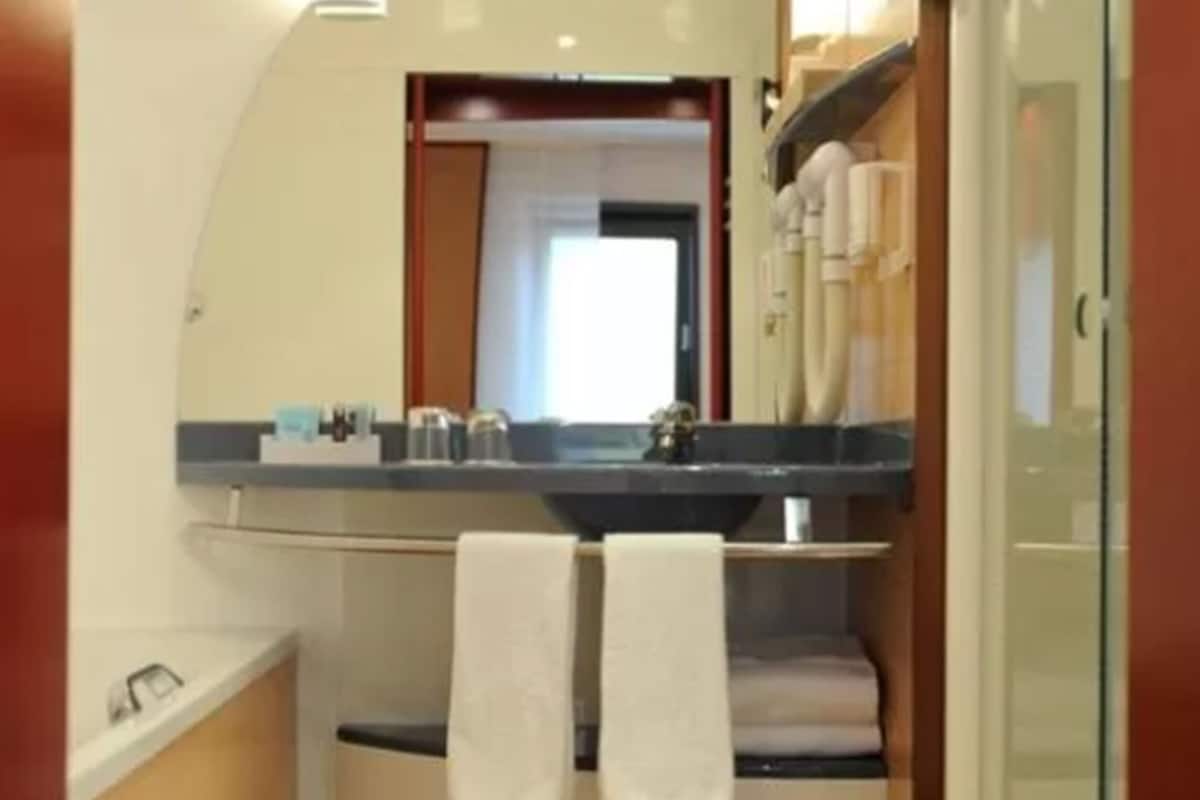separate bathtub and shower, eco-friendly toiletries, hair dryer, towels